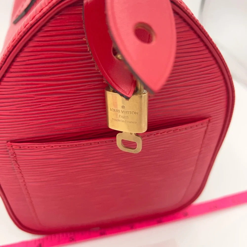 LV Epi Red Speedy in Beautful Condition w/LV dust bag and Entrupy COA!😍🌹